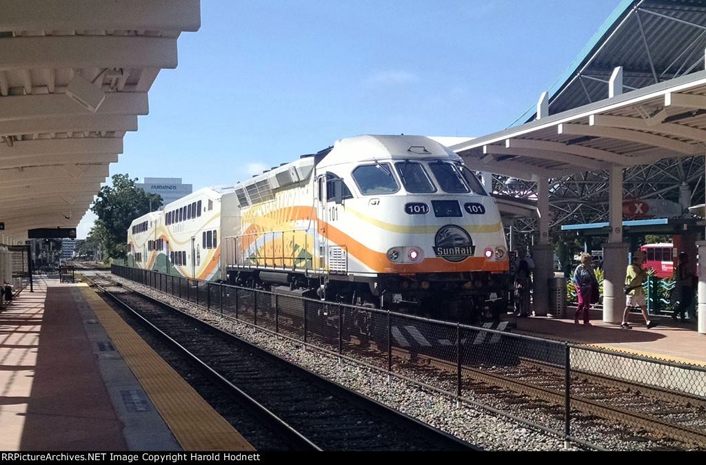 CFRC 101 pushes the soundbound mid-morning train away from the station